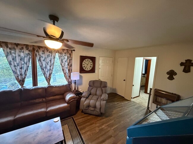 Building Photo - 14 Broken Bow Dr