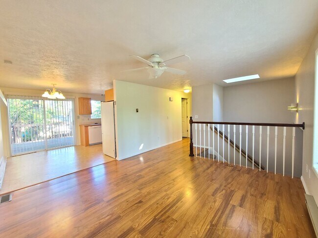 Foto del edificio - 4107 E Pratt Ave