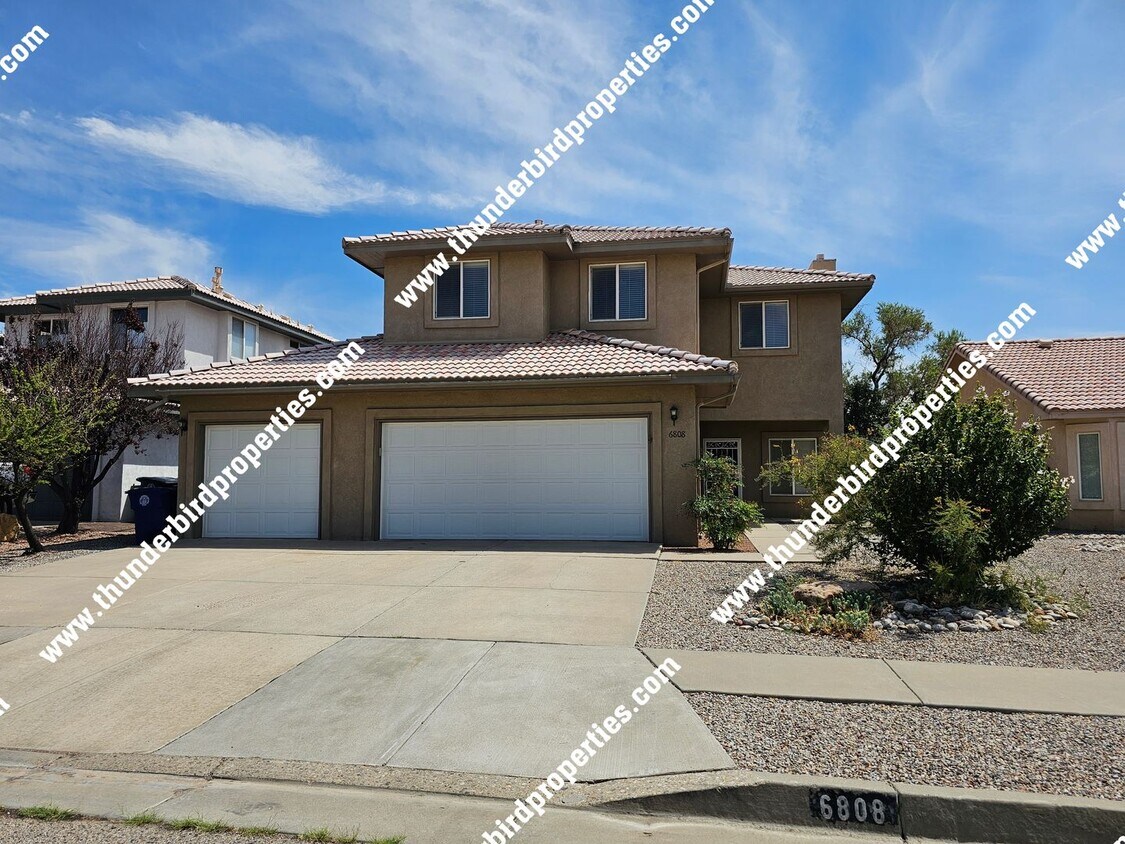 Foto principal - Beautiful 4 bedroom 3 car garage in La Cue...