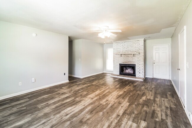 Building Photo - Spacious 3-Bedroom Home in Summerville, SC