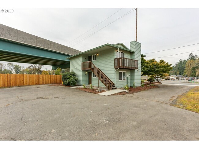 Building Photo - 1110 S River St