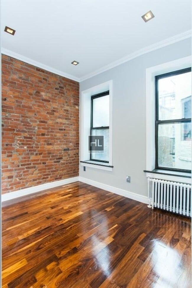 Building Photo - Elizabeth Street