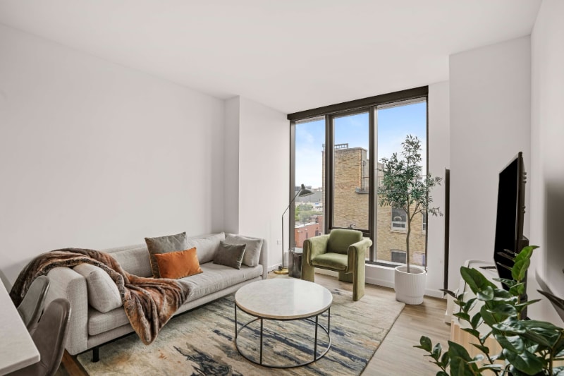 Photo - 177 N Aberdeen St (Chicago, IL)