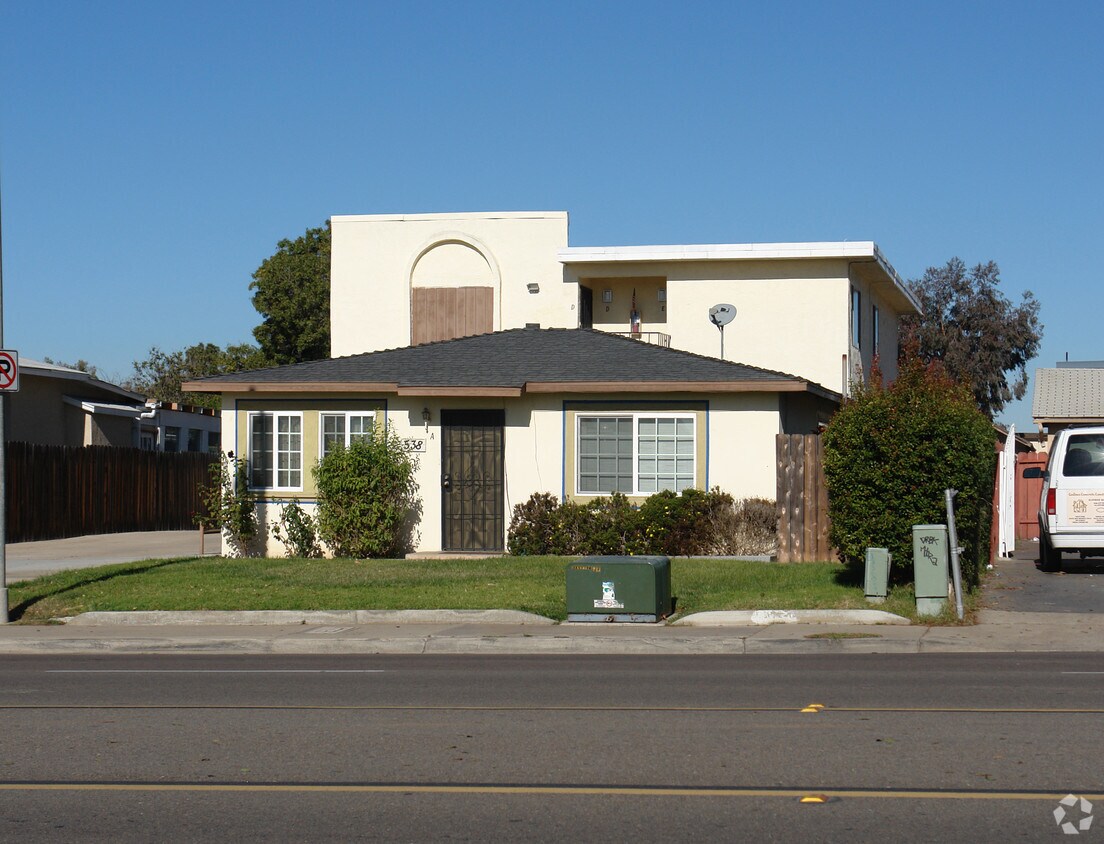Building Photo - Fourplex & Sfr