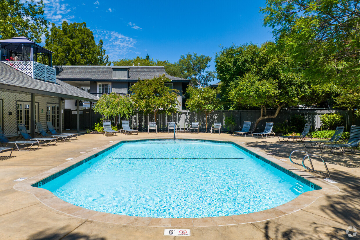 Primary Photo - Sycamore Green Apartments