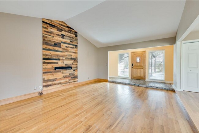 Foto del edificio - Charming 3-Bed, 2-Bath Home in West Norman...