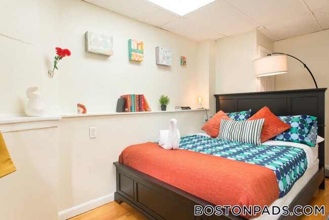 Foto del edificio - 43 Bay State Rd