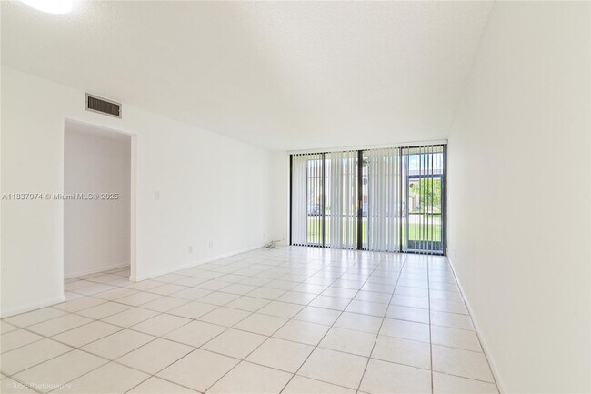 Foto del edificio - 11298 Taft St