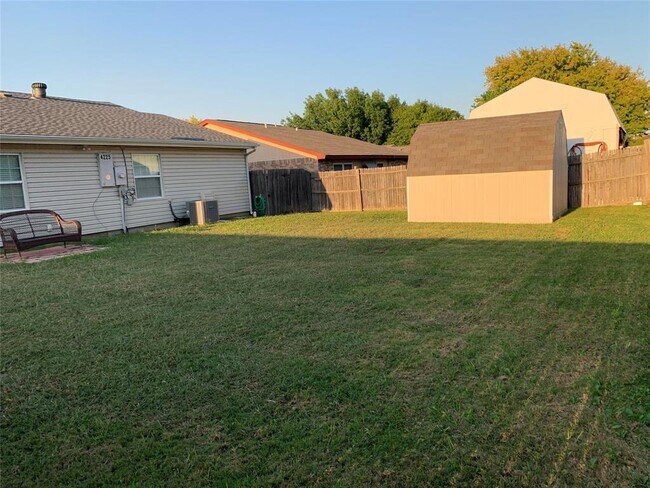 Foto del edificio - 4225 Driscoll Dr