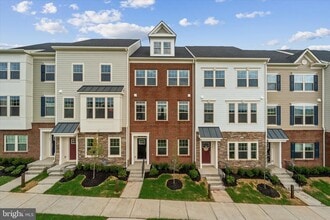 Building Photo - 705 Sawback Sq NE