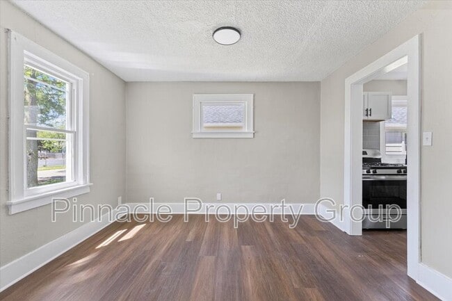 Building Photo - 920 Premont Ave