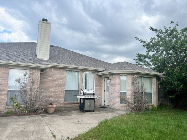 Building Photo - 2024 Southwood Trl