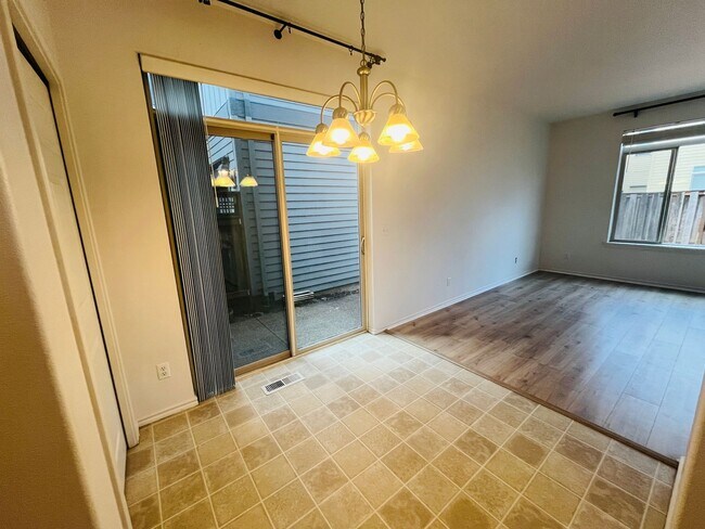 Foto del edificio - Charming Arbor Terrace Gem on Corner Lot, Close to Everything! - Enjoy Your First Full Month Rent...