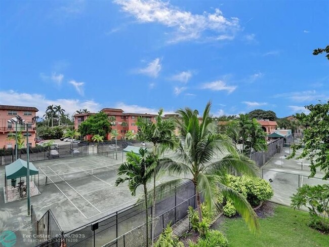 Foto del edificio - 620 Tennis Club Dr