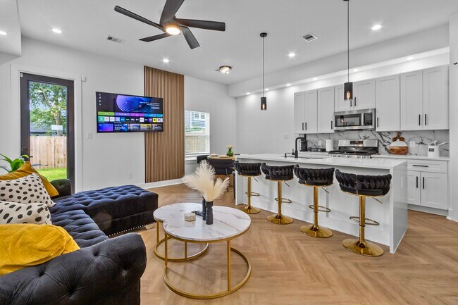 Foto del edificio - 4216 Sterling St