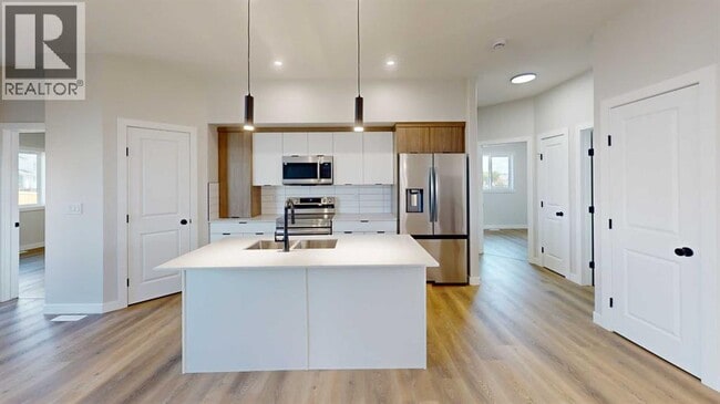 Building Photo - 10201-10126 126 Ave