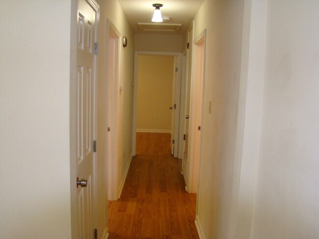 Pasillo - 4208 Tartan Dr