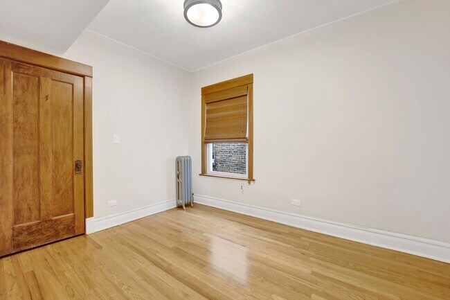 Building Photo - 3087 N Haussen Ct