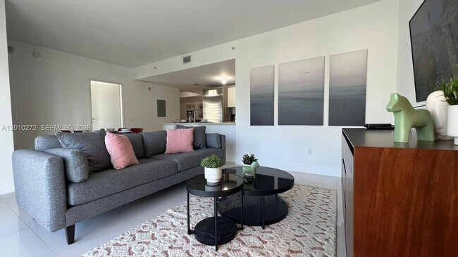 Foto del edificio - 1300 Brickell Bay Dr