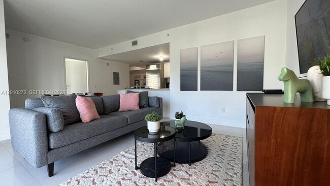 Building Photo - 1300 Brickell Bay Dr