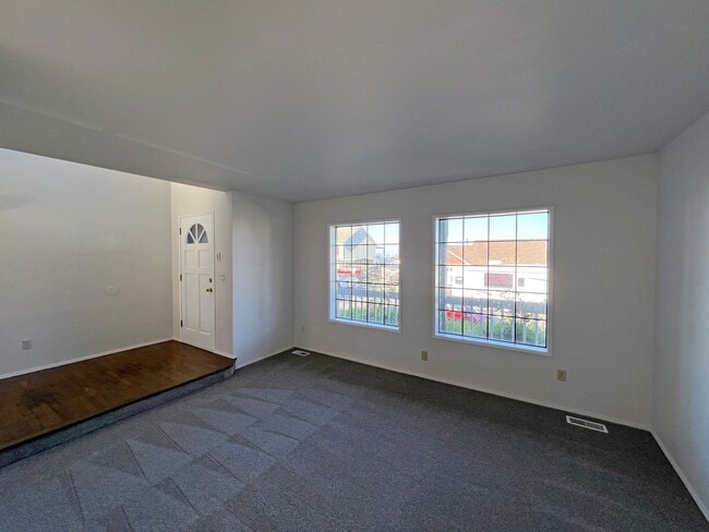 Building Photo - 1507 63rd Ave NE