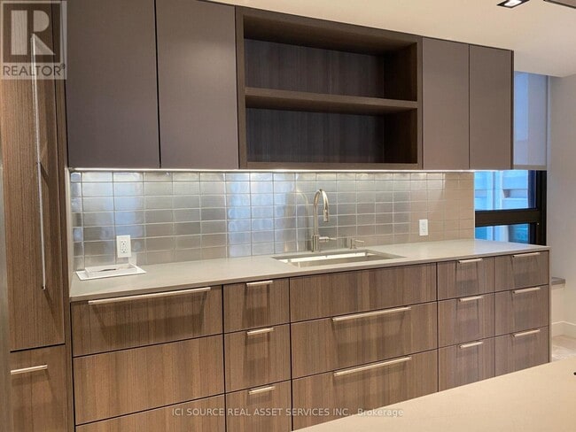 Building Photo - 62 Wellesley St W