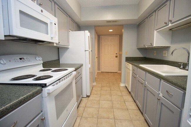Building Photo - 3001 Village Creek Dr