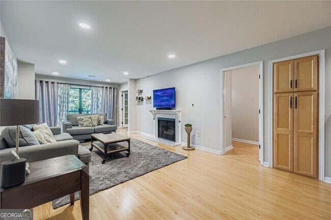 Foto del edificio - 3302 Pine Heights Dr NE