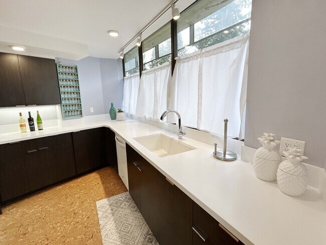 Foto del edificio - Capitol Lake Towers Condo (#201)