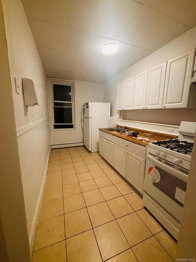 Building Photo - 88-15 Jamaica Ave