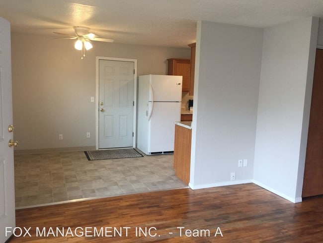 Building Photo - 3 br, 1 bath House - 10146 SE Insley Street.