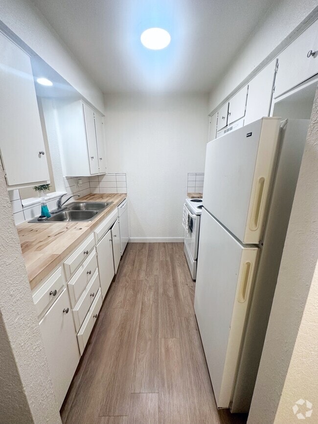Kitchen View - CZ 2101 16th Street (Nomad Apartments)