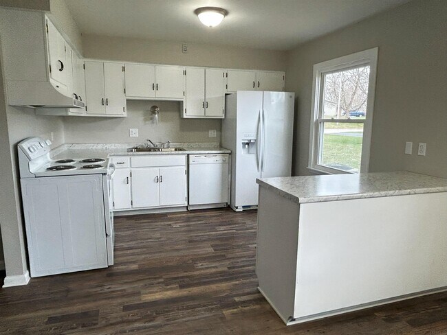 Building Photo - 3827 Hampshire Dr