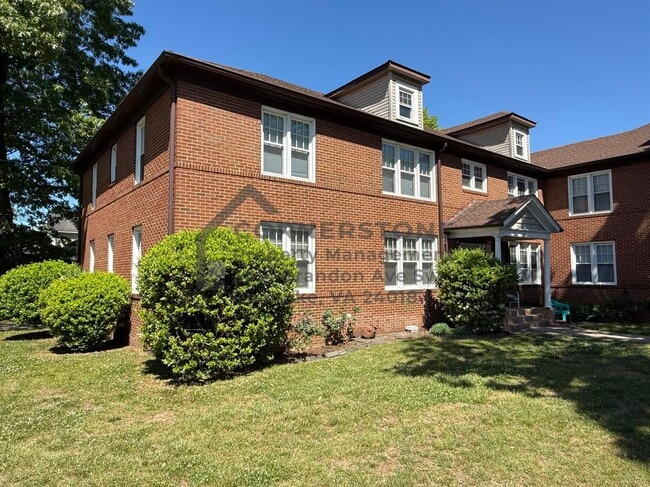 Building Photo - 355 Highland Ave SW
