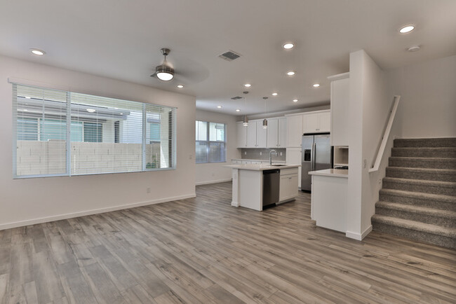 Building Photo - 1107 W Diamondback Dr