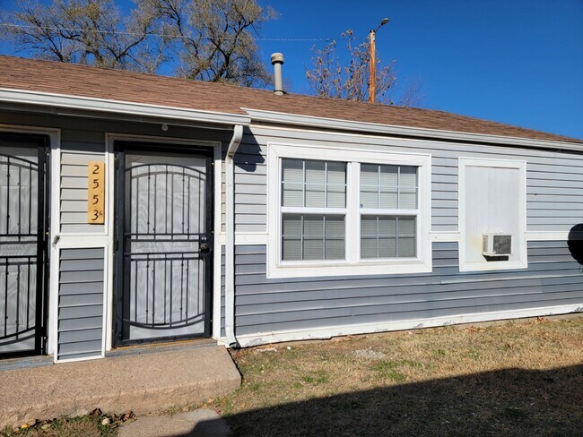 Building Photo - SECTION 8 APPROVED! $100 GIFT CARD & 1/2 O...