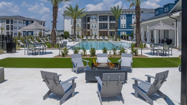 Building Photo - THE VANTAGE APARTMENTS