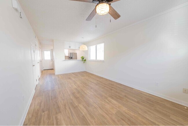 Building Photo - 561 6th Ave S