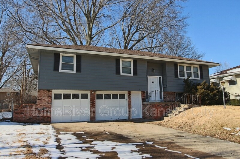 Foto principal - 13808 Bennington Ave