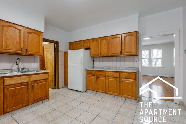 Building Photo - 4921 W Berteau Ave