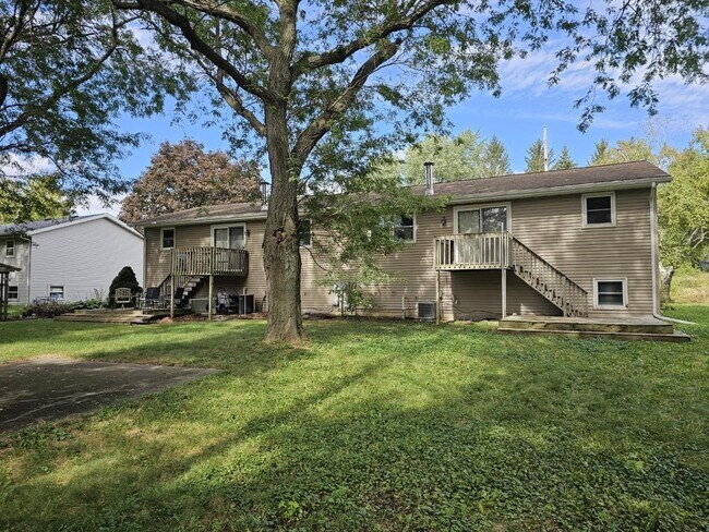 Building Photo - 7121 Century Ave