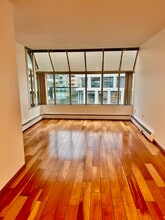 Building Photo - 950 Drake St