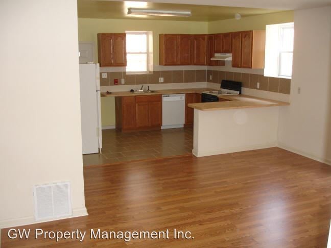 Building Photo - 1311 S 52nd St
