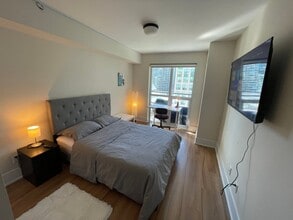 Building Photo - Deluxe Room - Front St W & John St