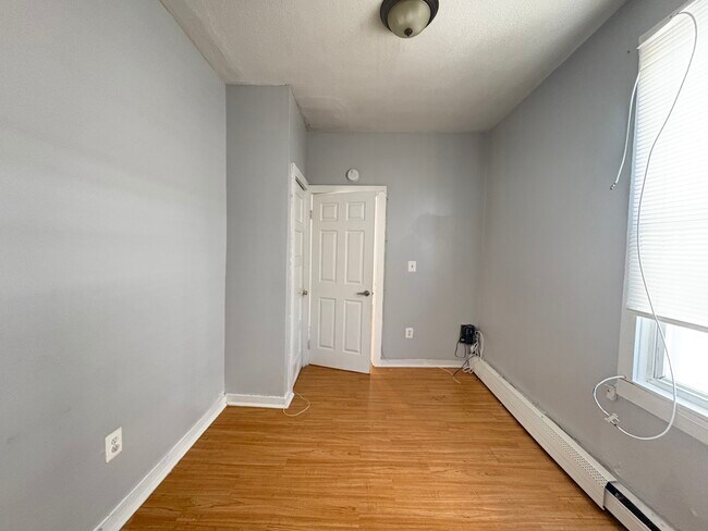 637 S Park 6 - 637 S Park St