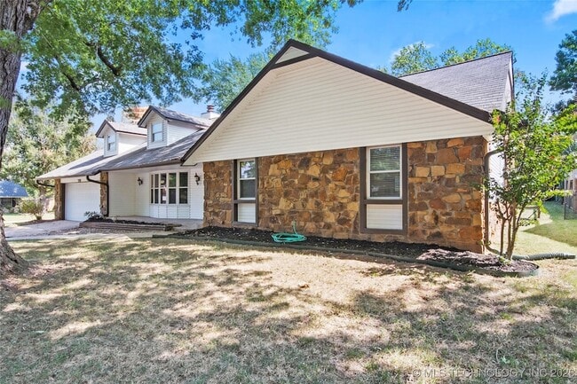 Building Photo - 11401 S 98th E Ave