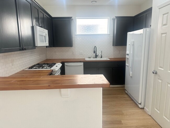Foto del edificio - 3 Bedroom Beaverton Home with A/C!