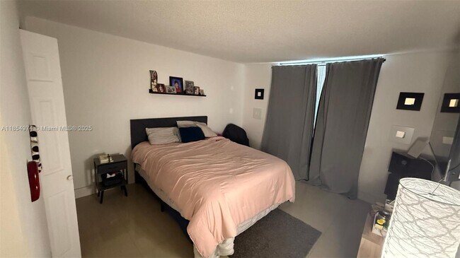 Foto del edificio - 4330 NW 79th Ave