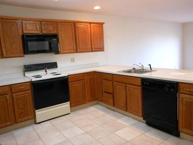 Building Photo - 313 Jamestown Ct