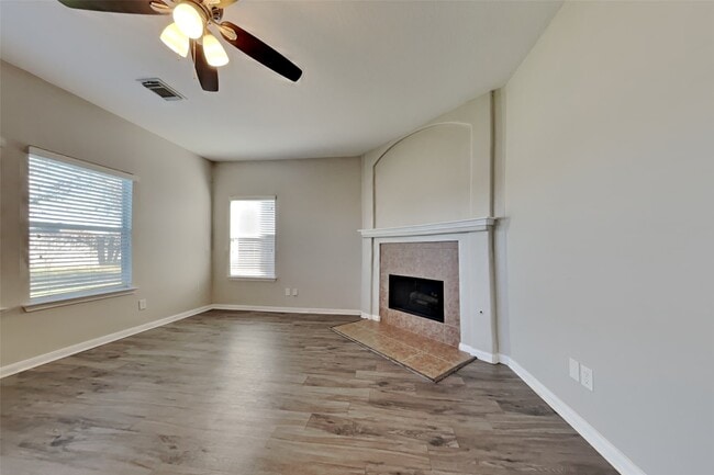 Foto del edificio - 2831 Wild Oak Park Dr